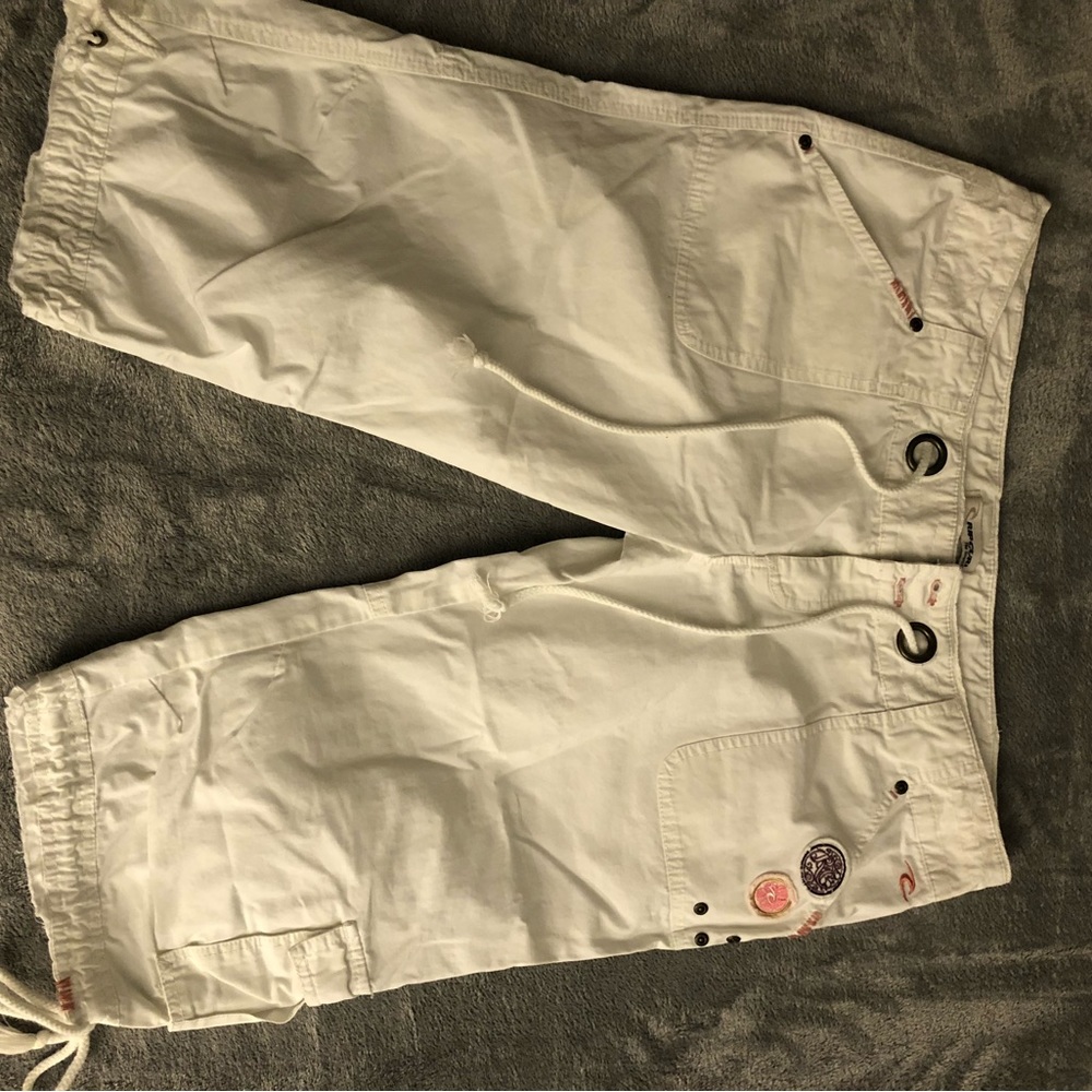 Cute Ripcurl white capris size 11